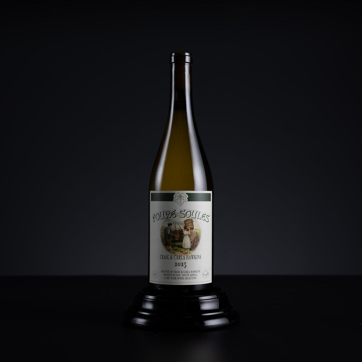 A single vintage wine bottle from the brand Poulies-Souilles, dated 1935, displayed on a black pedestal against a dark studio background.
