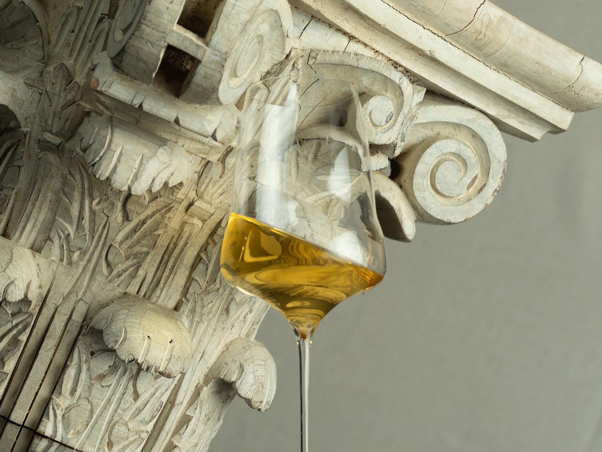 White wine with pillar