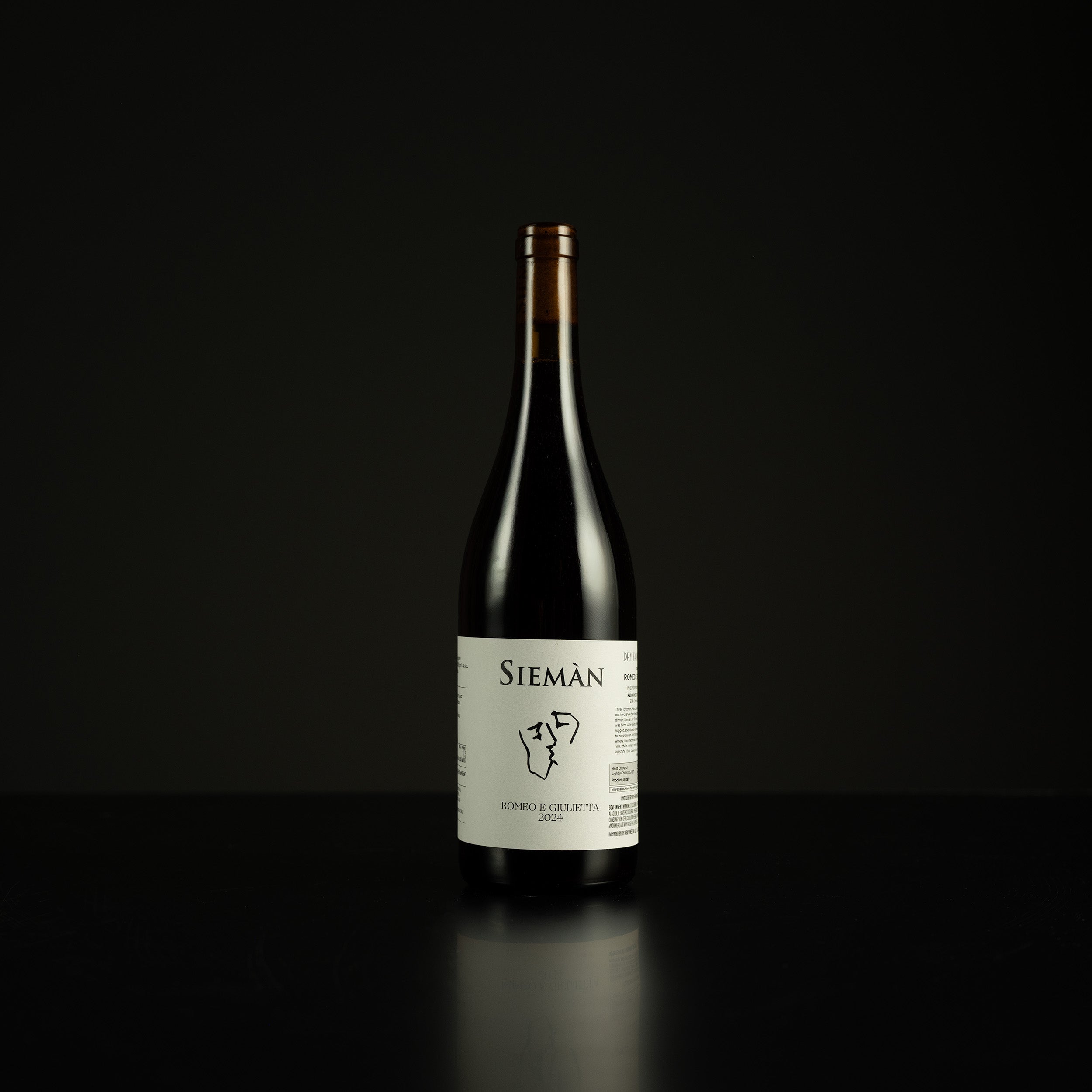 Wine bottle with 'Sieman' label on a black background